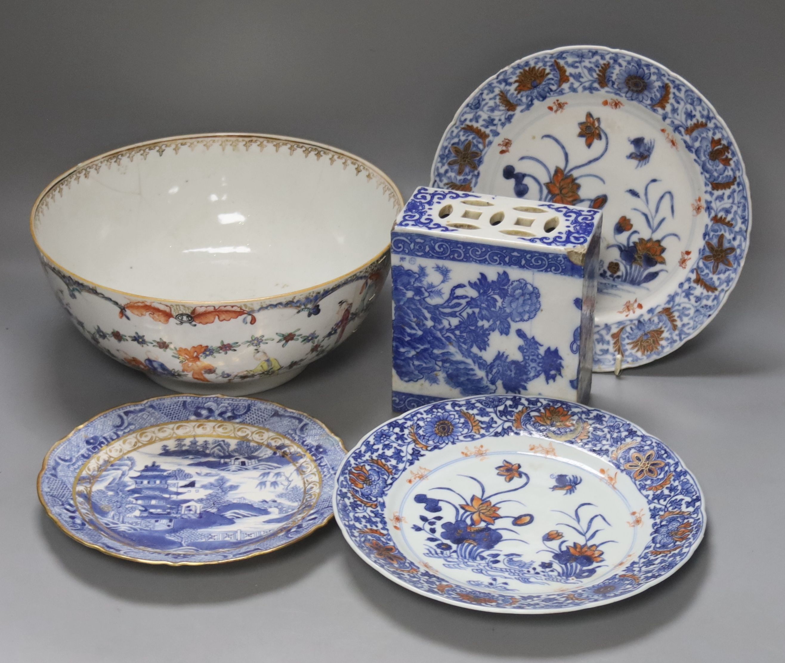 A Chinese blue and white pillow, an 18th century Chinese export bowl, diameter 26cm, and three similar plates